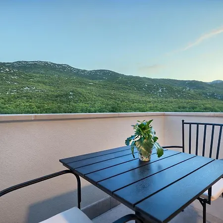 Vila Lovorika - Padel, Cageball, Basketball & Heated Pool