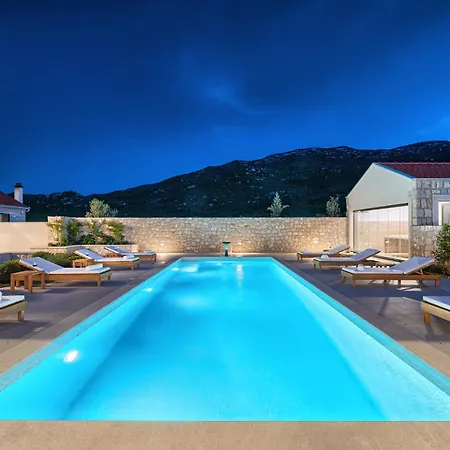 Lovorika - Padel, Cageball, Basketball & Heated Pool * Trnbusi