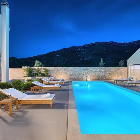 Lovorika - Padel, Cageball, Basketball & Heated Pool Villa Trnbusi