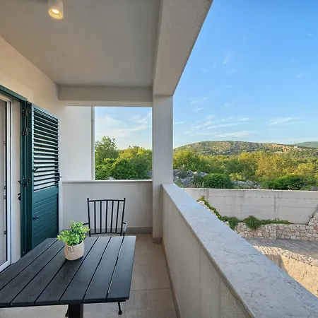 Lovorika - Padel, Cageball, Basketball & Heated Pool Villa