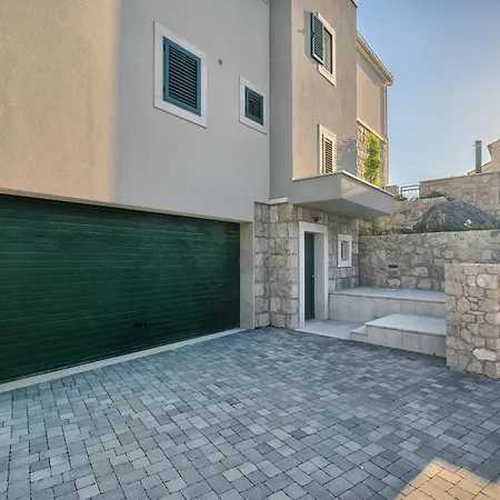 Lovorika - Padel, Cageball, Basketball & Heated Pool Villa