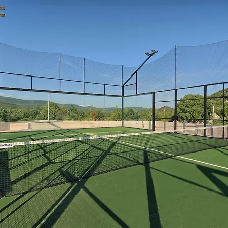Lovorika - Padel, Cageball, Basketball & Heated Pool Vila Trnbusi