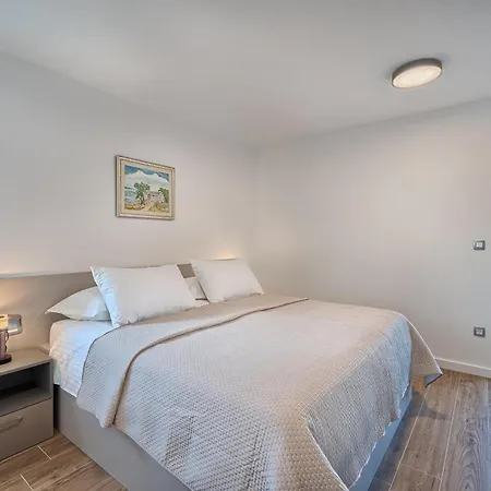 Lovorika - Padel, Cageball, Basketball & Heated Pool Villa
