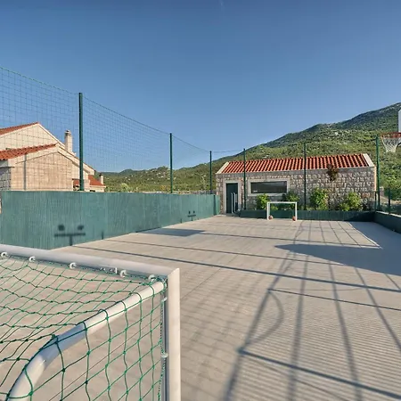 Lovorika - Padel, Cageball, Basketball & Heated Pool Villa