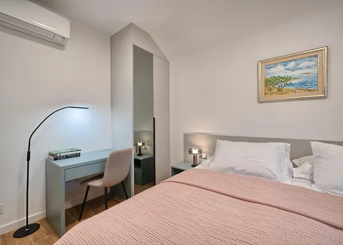 Villa Lovorika - Padel, Cageball, Basketball & Heated Pool Trnbusi