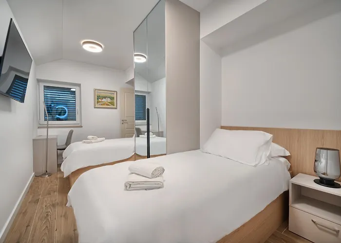 Lovorika - Padel, Cageball, Basketball & Heated Pool Villa