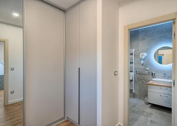 Lovorika - Padel, Cageball, Basketball & Heated Pool