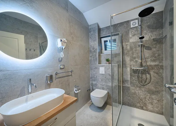 Villa Lovorika - Padel, Cageball, Basketball & Heated Pool