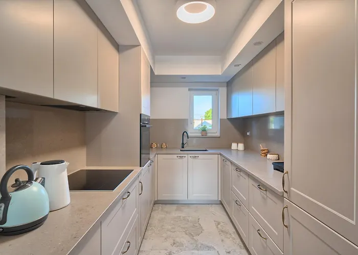 Villa Lovorika - Padel, Cageball, Basketball & Heated Pool *