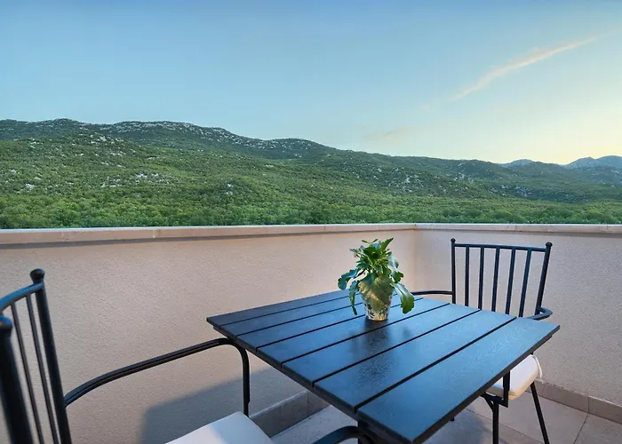 Villa Lovorika - Padel, Cageball, Basketball & Heated Pool