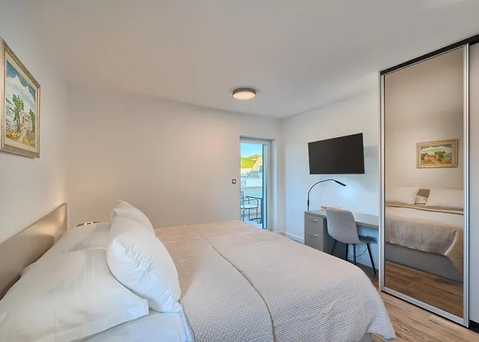 Lovorika - Padel, Cageball, Basketball & Heated Pool