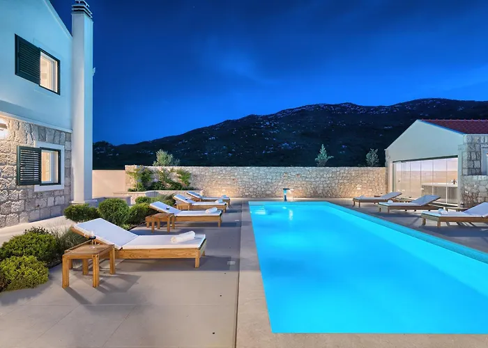 Lovorika - Padel, Cageball, Basketball & Heated Pool Villa Trnbusi