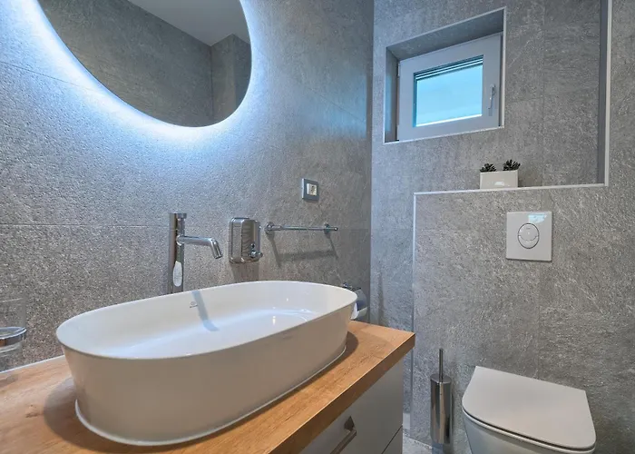 Lovorika - Padel, Cageball, Basketball & Heated Pool Villa *