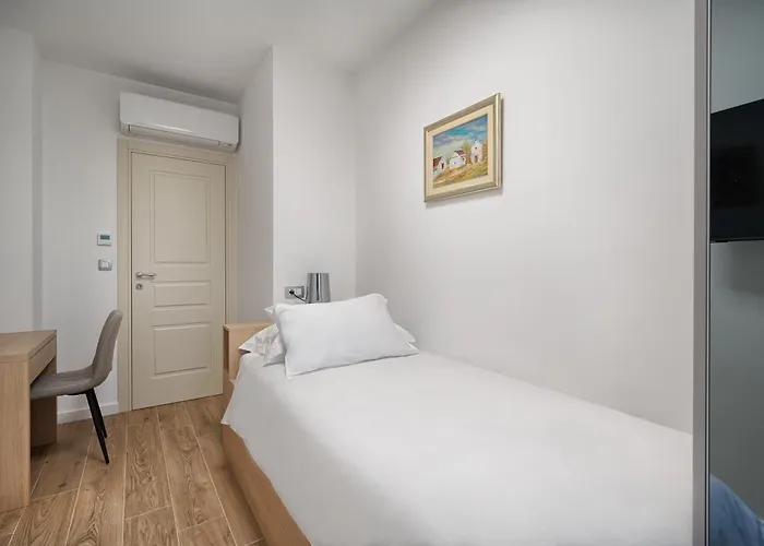 Lovorika - Padel, Cageball, Basketball & Heated Pool Villa Trnbusi