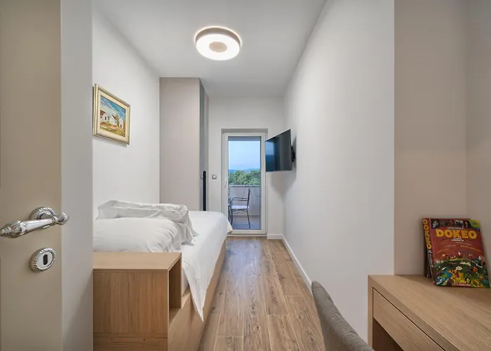 Lovorika - Padel, Cageball, Basketball & Heated Pool Trnbusi