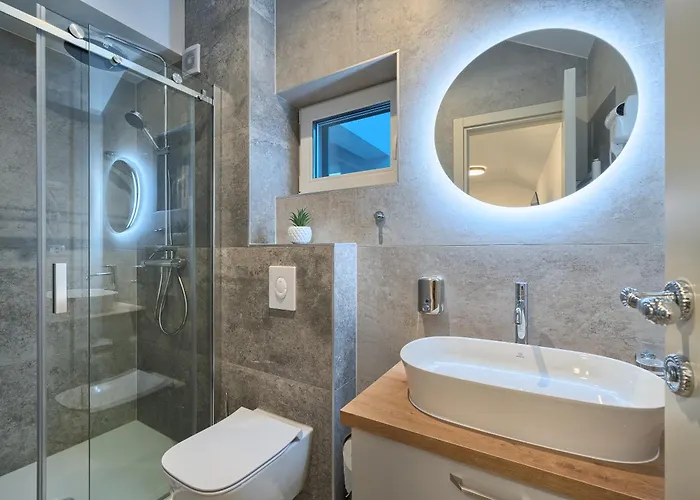 Villa Lovorika - Padel, Cageball, Basketball & Heated Pool *