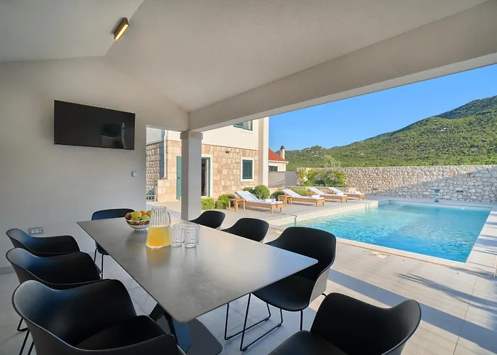 Lovorika - Padel, Cageball, Basketball & Heated Pool * Trnbusi